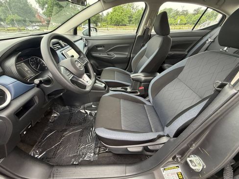 Used 2025 Nissan Versa SV FWD image 34