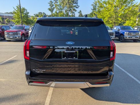 Certified 2025 Ford Expedition Platinum w/ Driver's Package AWD/4WD image 5