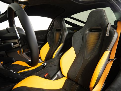 Used 2026 McLaren 750S RWD image 5