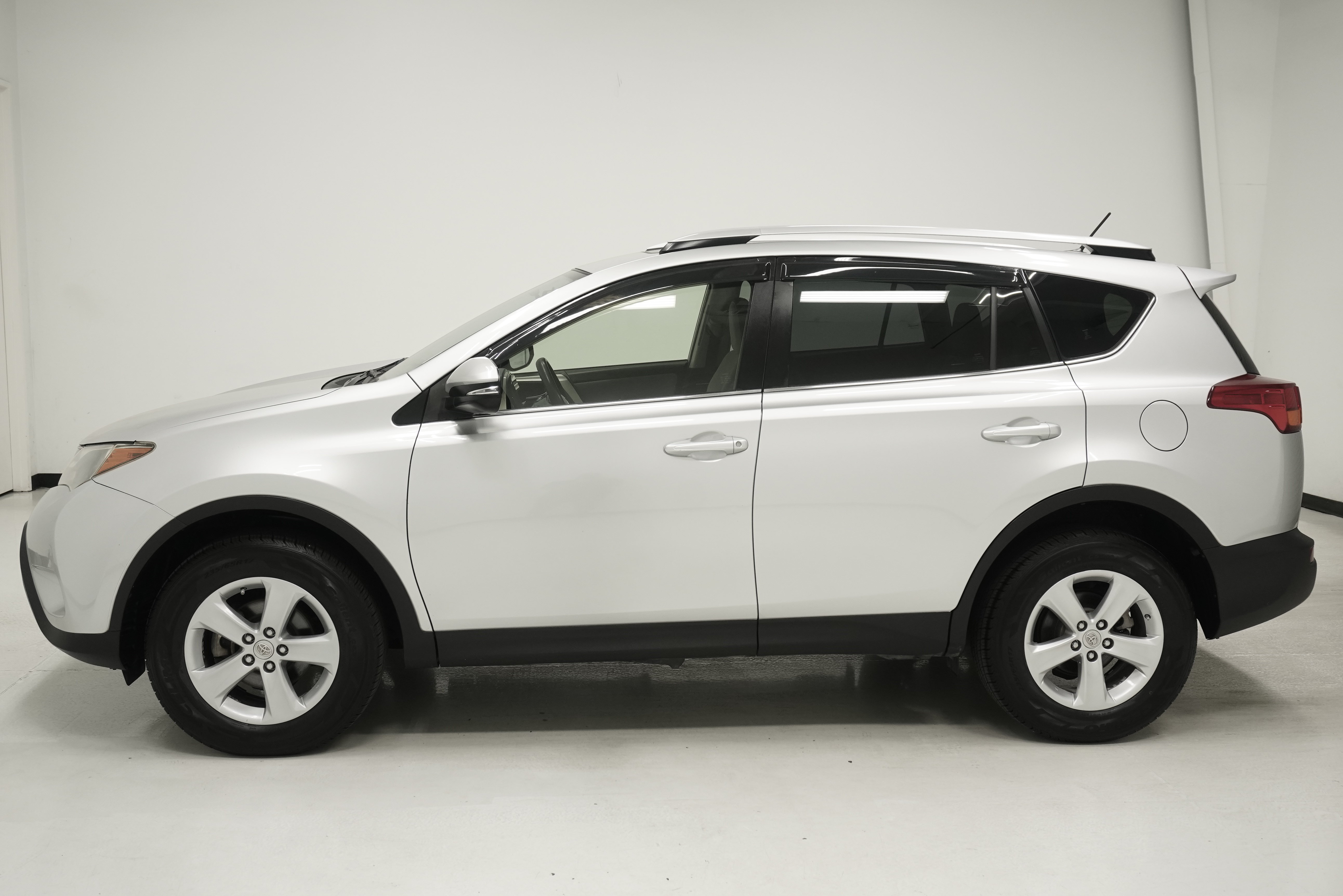 Used 2014 Toyota RAV4 XLE FWD image 7