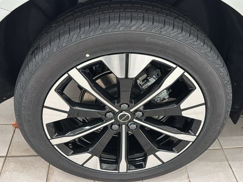 New 2026 Volvo XC60 B5 Plus w/ Protection Package Premier image 31