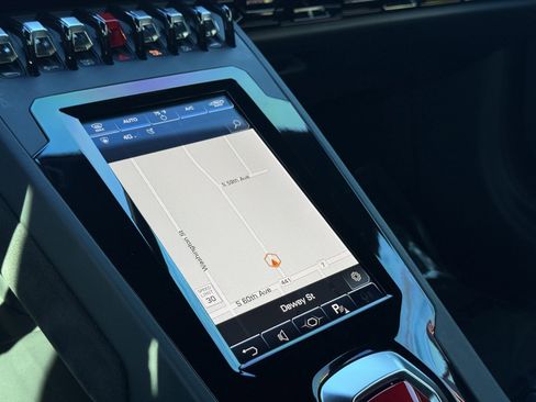 Used 2020 Lamborghini Huracan EVO image 22