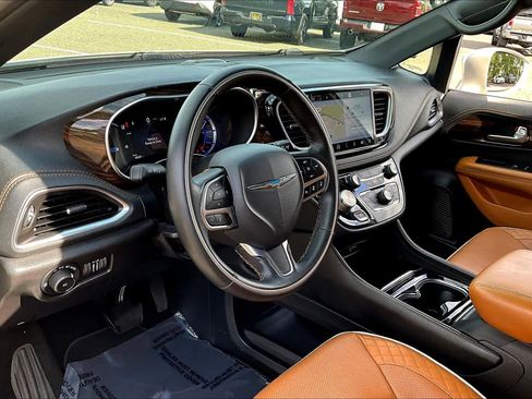Used 2021 Chrysler Pacifica Pinnacle image 17