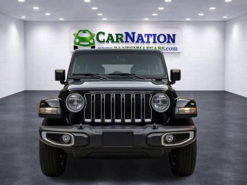 Used 2018 Jeep Wrangler Unlimited Sahara w/ Dual Top Group AWD/4WD image 3