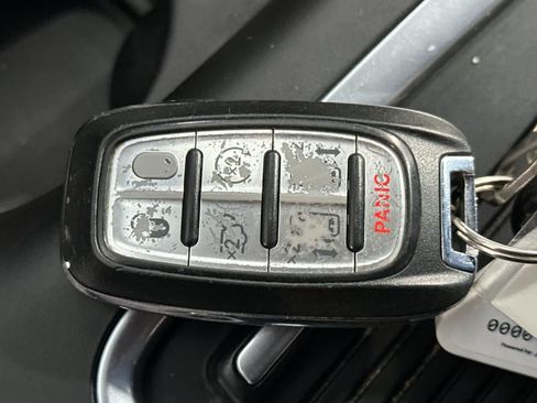Used 2022 Chrysler Pacifica Touring-L FWD image 30