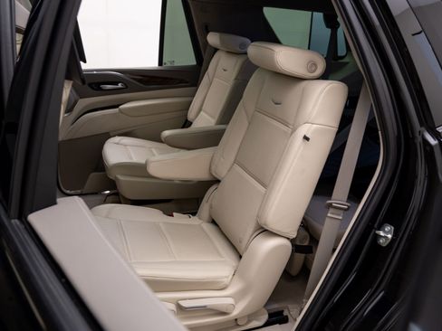 Used 2024 Cadillac Escalade Sport Platinum w/ LPO, ONYX Package AWD/4WD image 19
