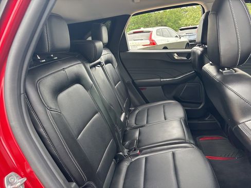 Used 2022 Ford Escape SEL w/ Technology Package FWD image 11