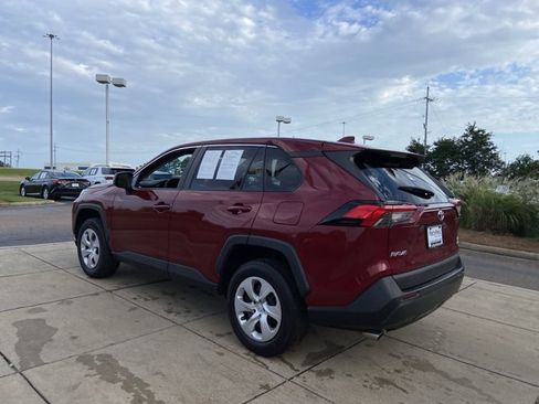 Used 2023 Toyota RAV4 LE AWD/4WD image 8