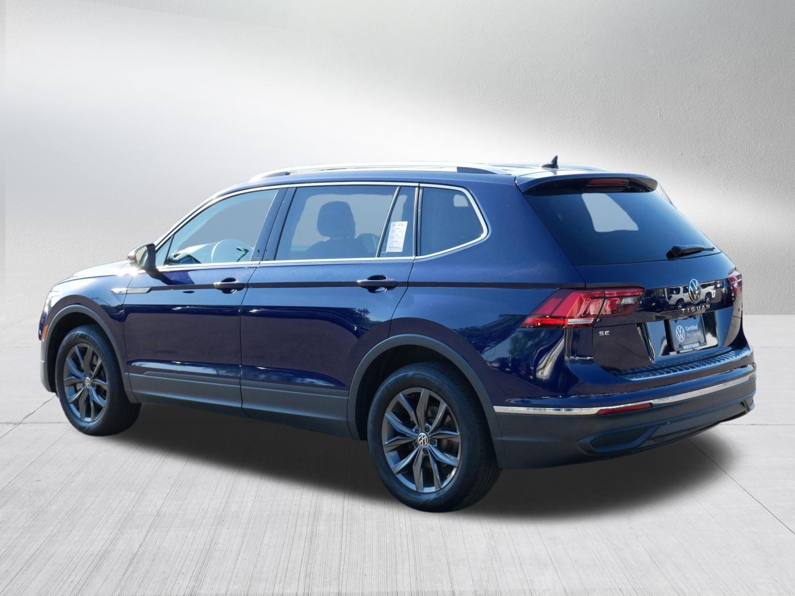 Certified 2023 Volkswagen Tiguan SE w/ Panoramic Sunroof Package AWD/4WD image 5