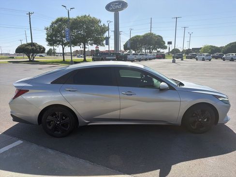 Used 2021 Hyundai Elantra SEL FWD image 6