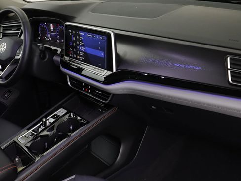 Used 2025 Volkswagen Atlas Peak Edition SE image 18