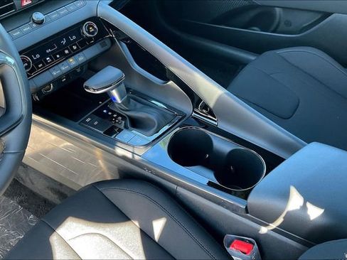 New 2025 Hyundai Elantra SEL image 8