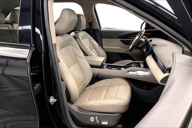 Used 2024 Lincoln Nautilus Premier AWD/4WD image 8