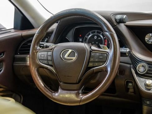 Used 2018 Lexus LS 500 w/ Accessory Package (Z1) RWD image 22