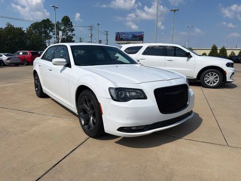 Used 2023 Chrysler 300 S RWD image 2