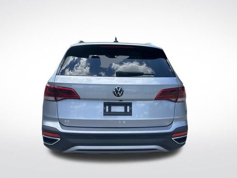 Used 2024 Volkswagen Taos SE FWD image 5