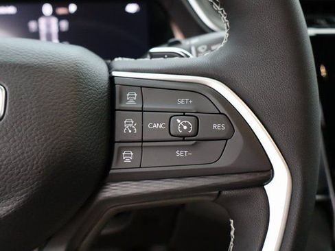 New 2025 Jeep Grand Cherokee Altitude image 14