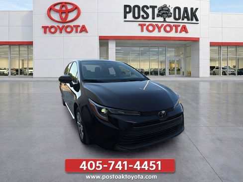 Used 2025 Toyota Corolla LE FWD image 10