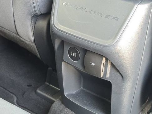 Used 2025 Ford Explorer Active RWD image 19