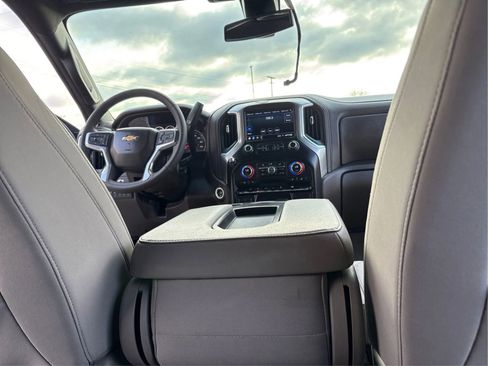 Used 2022 Chevrolet Silverado 2500 LT w/ Convenience Package image 24