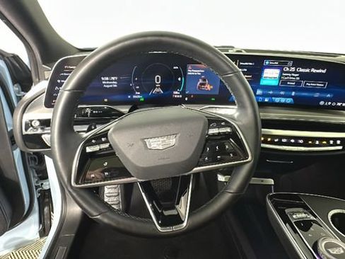 Used 2024 Cadillac Lyriq Luxury AWD/4WD image 14