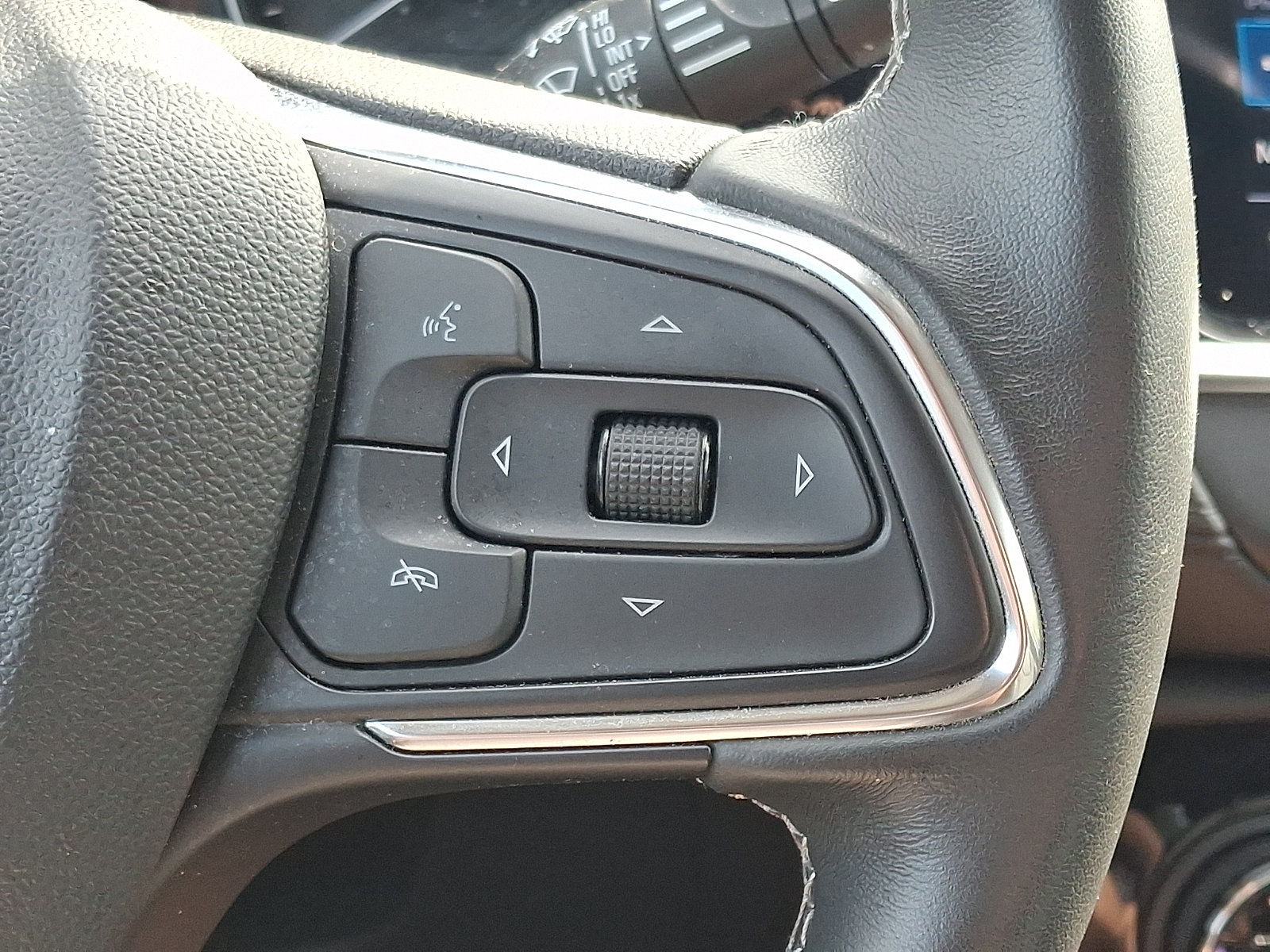 Used 2023 Buick Encore GX Select w/ Sport Touring Package FWD image 22