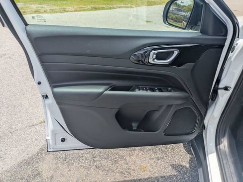 New 2026 Jeep Compass Latitude AWD/4WD image 11