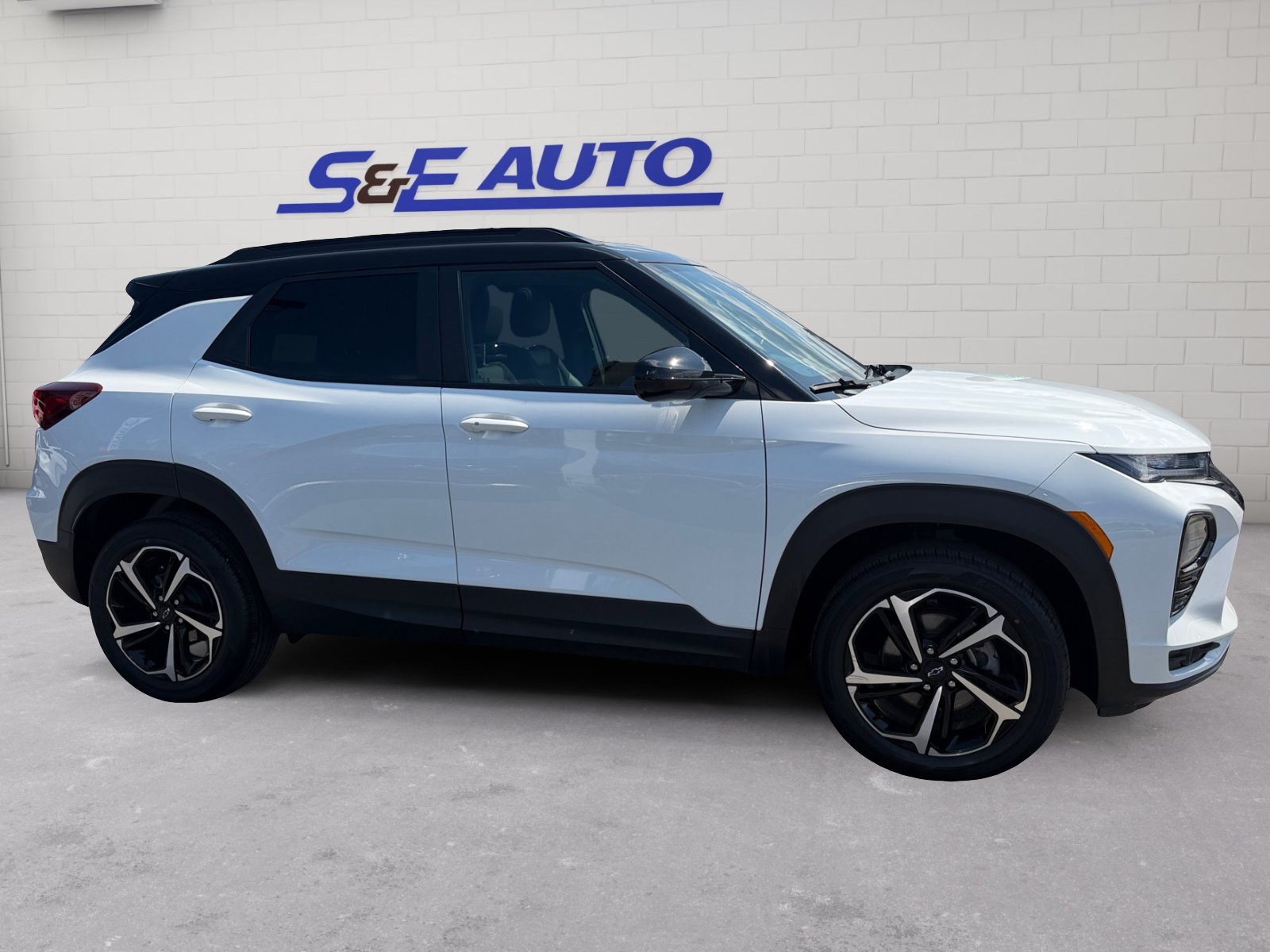 Used 2023 Chevrolet TrailBlazer RS w/ Sun and Liftgate Package AWD/4WD image 5