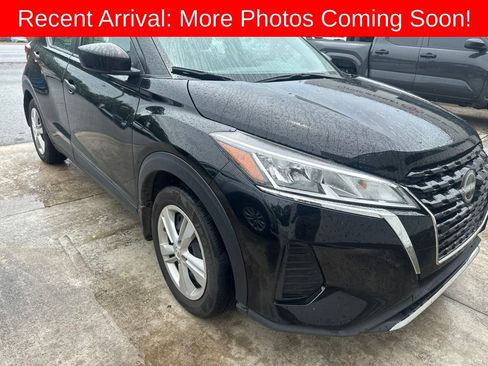 Used 2023 Nissan Kicks S FWD image 2
