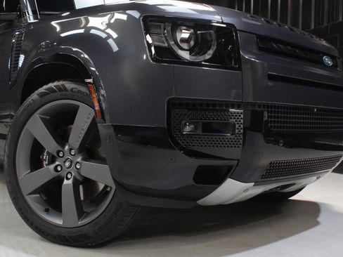 Used 2025 Land Rover Defender 110 V8 image 9