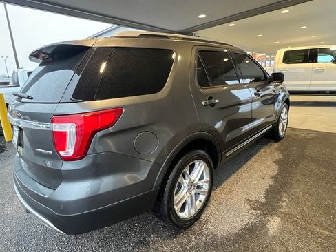 Used 2016 Ford Explorer XLT w/ Equipment Group 202A image 8