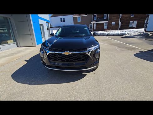 New 2026 Chevrolet Trax LT FWD image 3