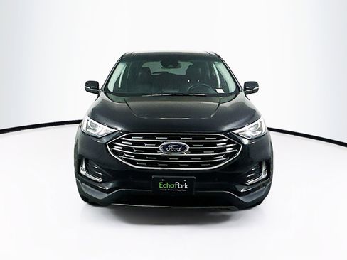 Used 2021 Ford Edge Titanium image 2