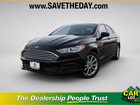 Used 2017 Ford Fusion SE FWD image 1