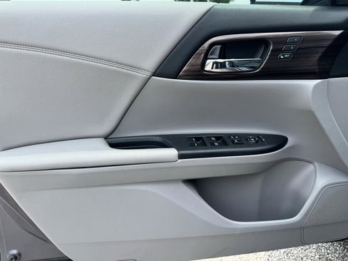 Used 2017 Honda Accord EX-L image 19