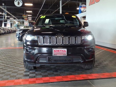 Used 2021 Jeep Grand Cherokee Laredo X image 2