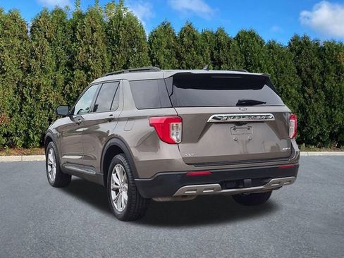 Used 2021 Ford Explorer XLT w/ Equipment Group 202A AWD/4WD image 6