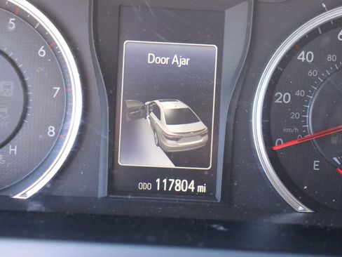 Used 2017 Toyota Camry SE FWD image 11