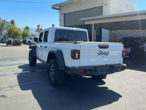Used 2025 Jeep Gladiator Rubicon w/ Convenience Group AWD/4WD image 8