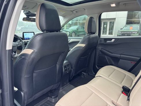 Used 2021 Ford Escape SEL w/ Technology Package FWD image 16
