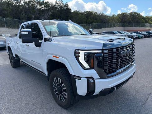 Used 2024 GMC Sierra 2500 Denali Ultimate w/ Max Trailering Package AWD/4WD image 4