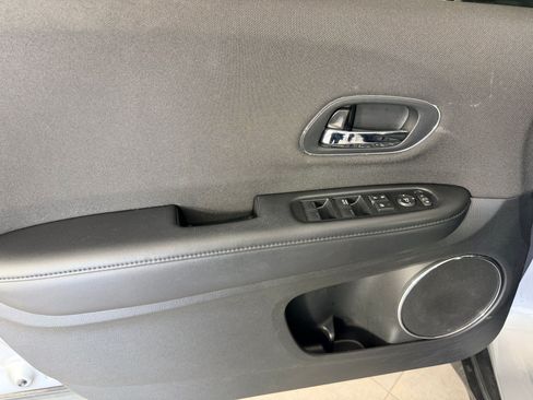 Used 2019 Honda HR-V EX image 12