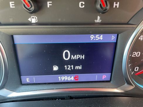 Used 2022 Chevrolet Traverse LT image 17