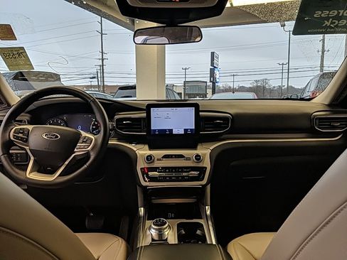 Used 2023 Ford Explorer XLT w/ Equipment Group 202A image 17