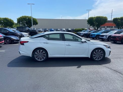 Used 2023 Nissan Altima 2.5 SL FWD image 6