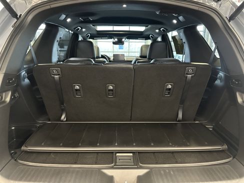 Used 2025 Honda Pilot Black Edition image 8