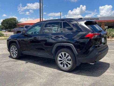 Used 2023 Toyota RAV4 XLE Premium FWD image 7