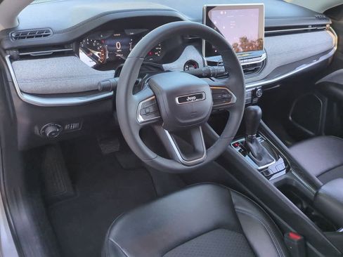 Used 2022 Jeep Compass Latitude image 10