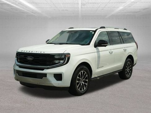 Used 2025 Ford Expedition Platinum AWD/4WD image 3