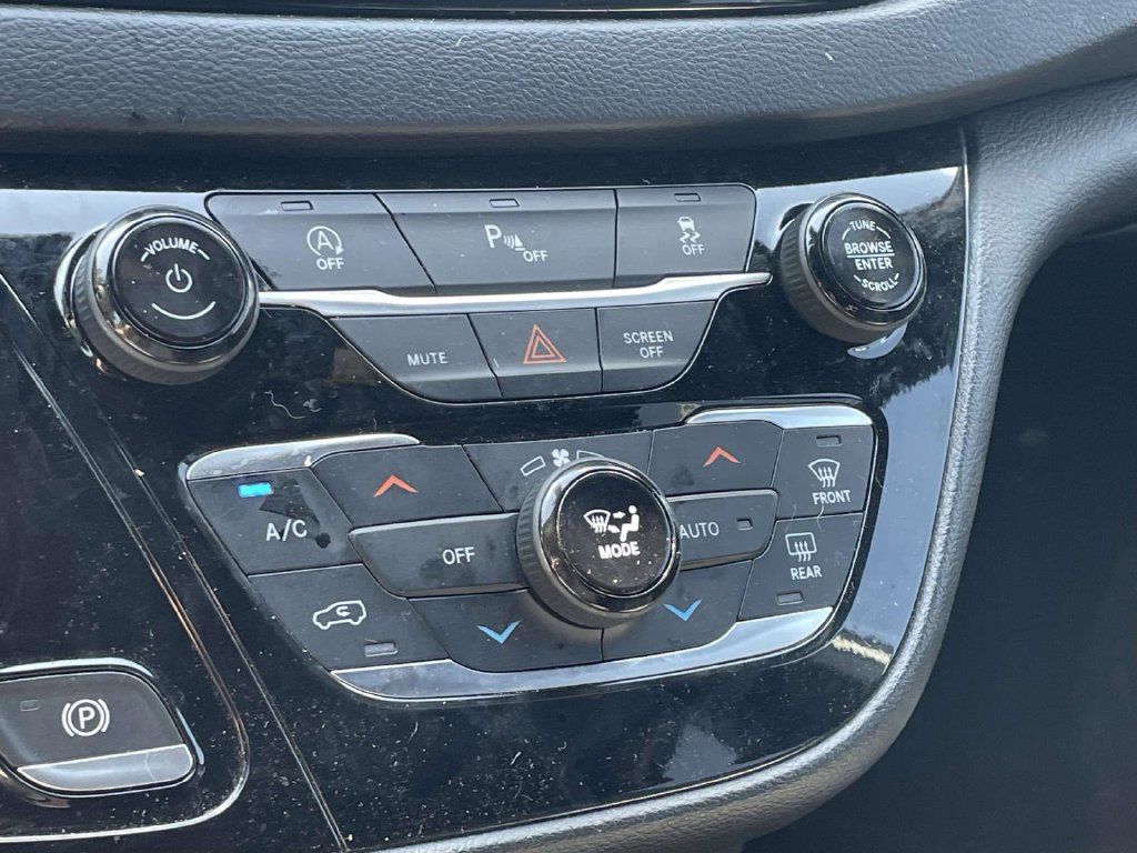 Used 2020 Chrysler Pacifica Touring-L Plus w/ S Appearance Package FWD image 30
